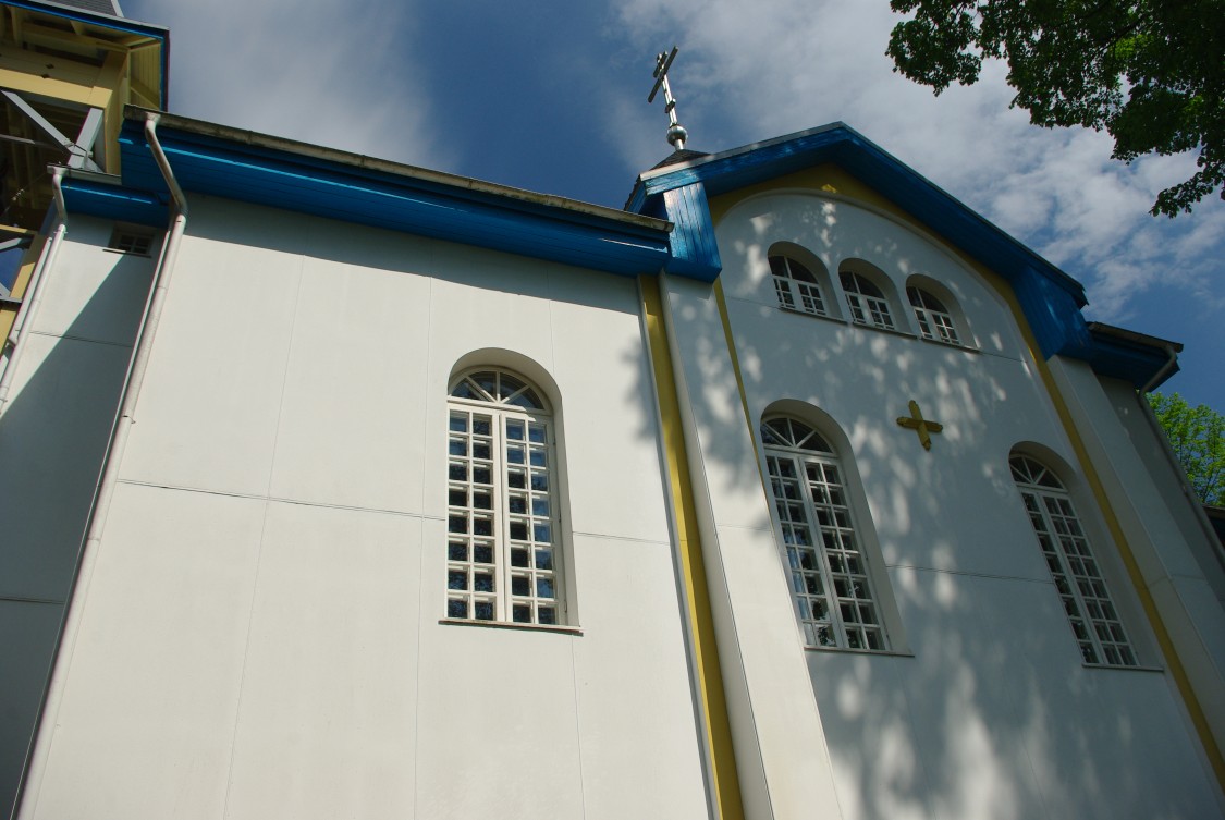 Огре. Церковь Николая Чудотворца. архитектурные детали, Южнай фасад церкви.