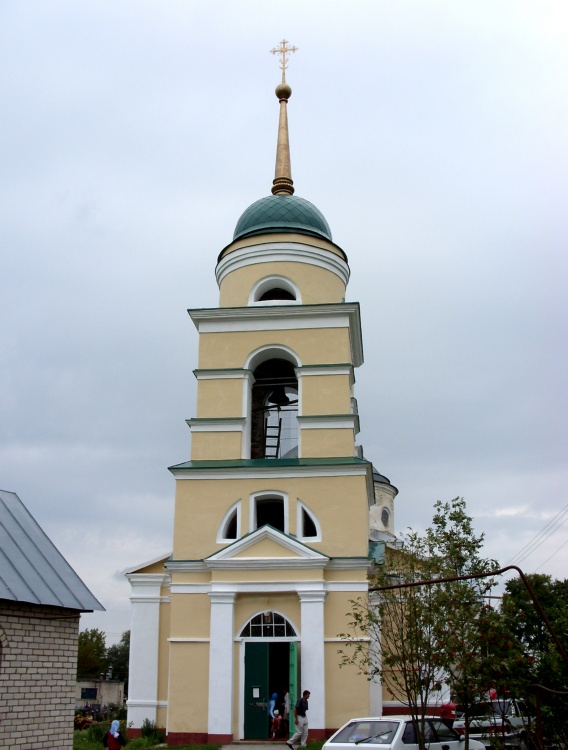 Церковь Никиты мученика, Солнцево (Орловский район, Орловская область). архитектурные детали, Трехярусная колокольня церкви.