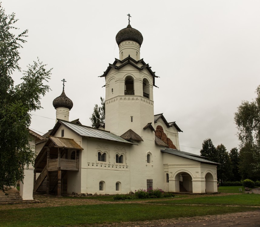 Старая Русса. Спасо-Преображенский монастырь. Собор Спаса Преображения. фасады