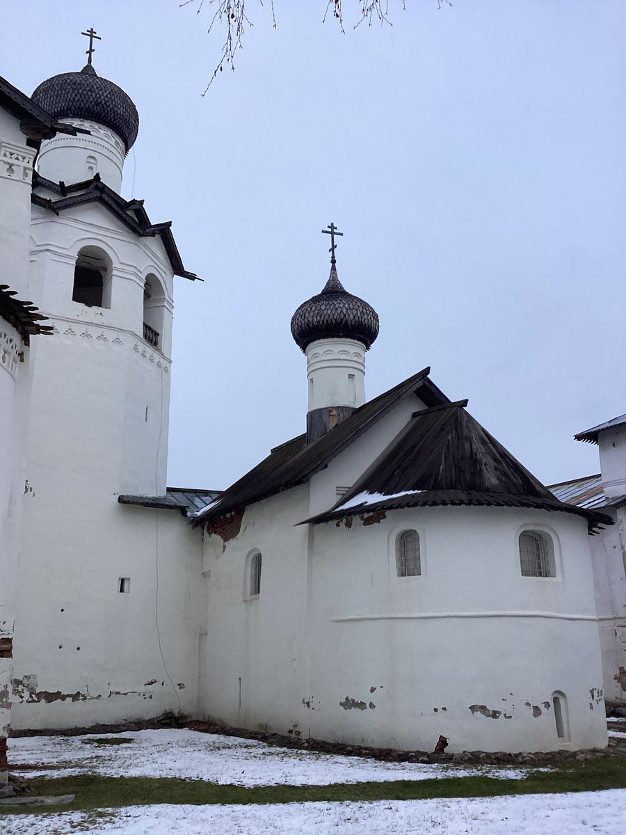 Вид с юга, фасады. Спасо-Преображенский монастырь. Церковь Рождества Христова, Старая Русса (Старорусский район, Новгородская область)