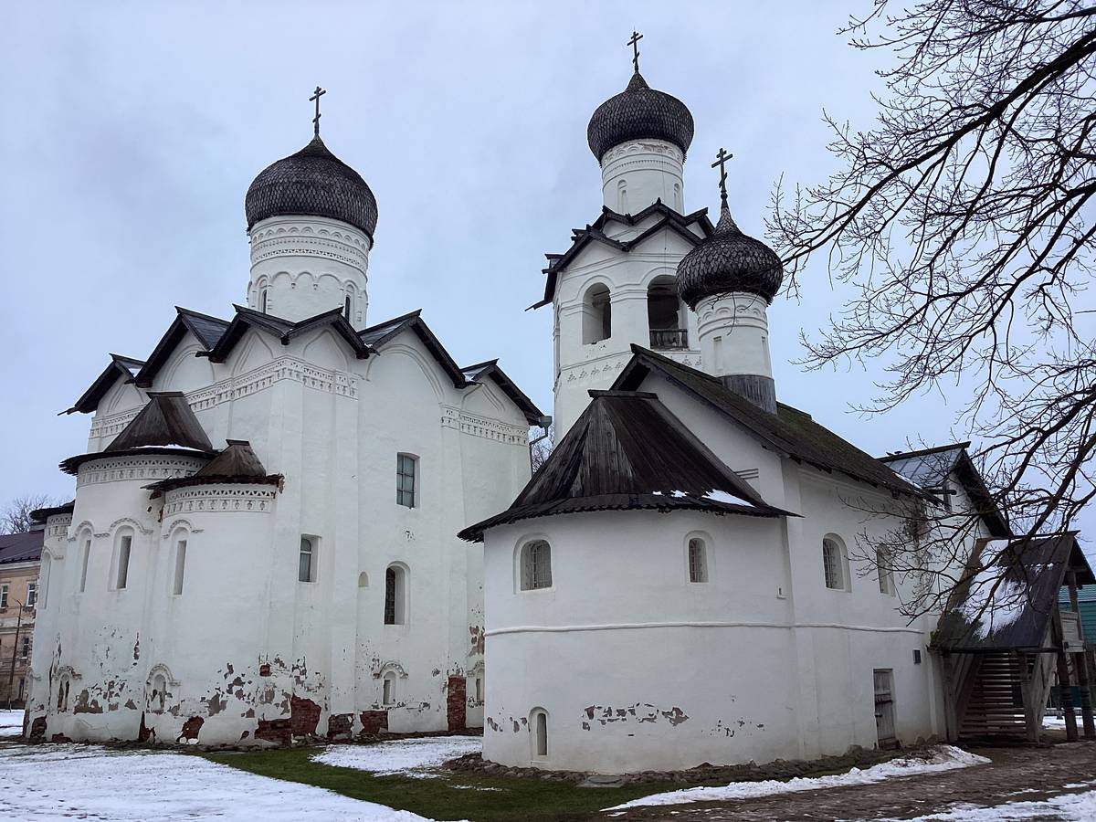 Вид с востока, фасады. Спасо-Преображенский монастырь. Церковь Рождества Христова, Старая Русса (Старорусский район, Новгородская область)
