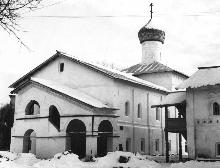 Спасо-Преображенский монастырь. Церковь Сретения Господня, Старая Русса (Старорусский район, Новгородская область). фасады, Фото В.В. Лелецкого