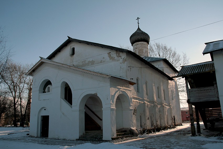 Старая Русса. Спасо-Преображенский монастырь. Церковь Сретения Господня. фасады, Западный фасад