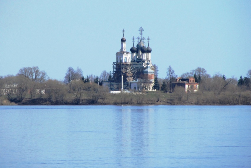 Церковь Троицы Живоначальной, Дединово (Луховицкий городской округ, Московская область). общий вид в ландшафте