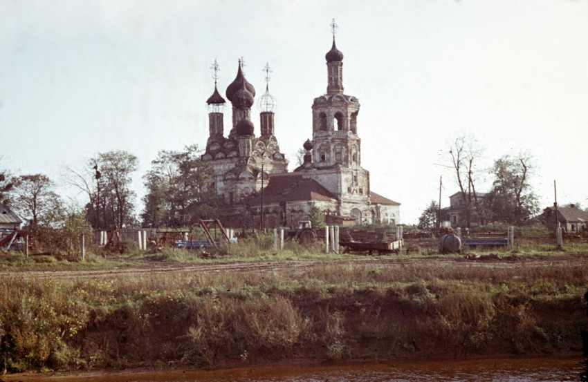 Церковь Троицы Живоначальной, Дединово (Луховицкий городской округ, Московская область). дополнительная информация, Сфотографировано на обращаемую пленку ORWOCHROM