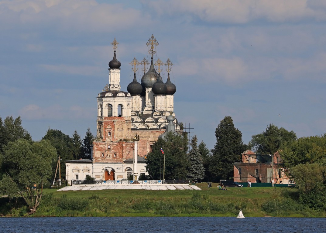 Церковь Троицы Живоначальной, Дединово (Луховицкий городской округ, Московская область). фасады