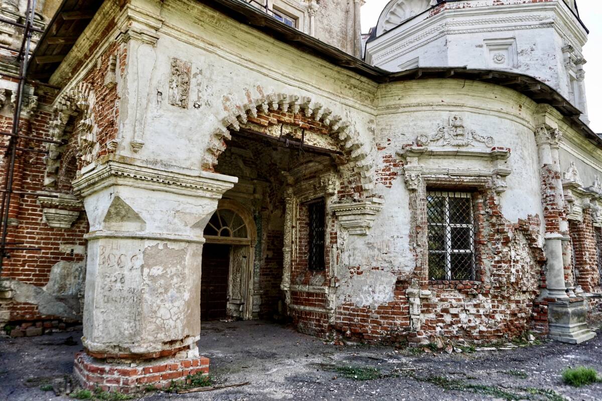 Церковь Троицы Живоначальной, Дединово (Луховицкий городской округ, Московская область). архитектурные детали