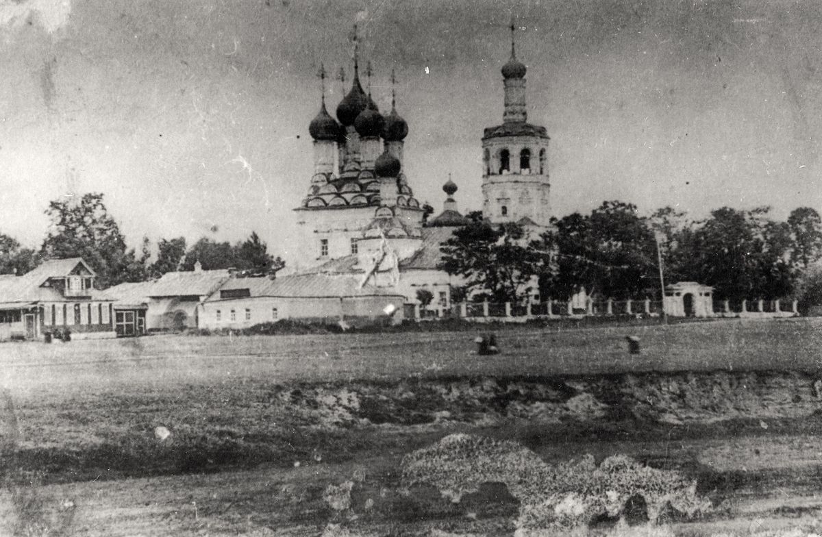 Церковь Троицы Живоначальной, Дединово (Луховицкий городской округ, Московская область). архивная фотография, Церковь Троицы Живоначальной. Фото нач. ХХ века. Приблизительная датировка 1909-1914 гг. Автор - дединовский фотограф Ф. В. Сорокин. С сайта pastvu.com