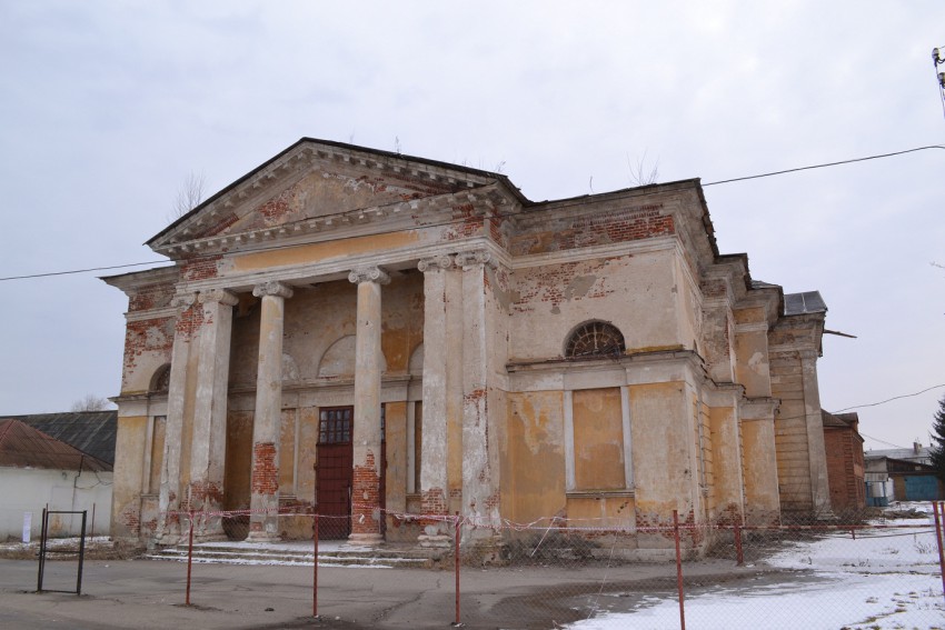 Церковь Воскресения Христова, Дединово (Луховицкий городской округ, Московская область). фасады, летом 2013 года купол разрушился по ветхости