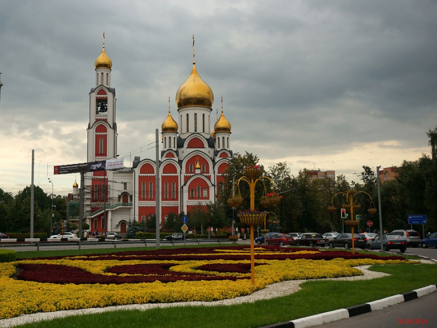 Одинцово. Церковь Георгия Победоносца. общий вид в ландшафте