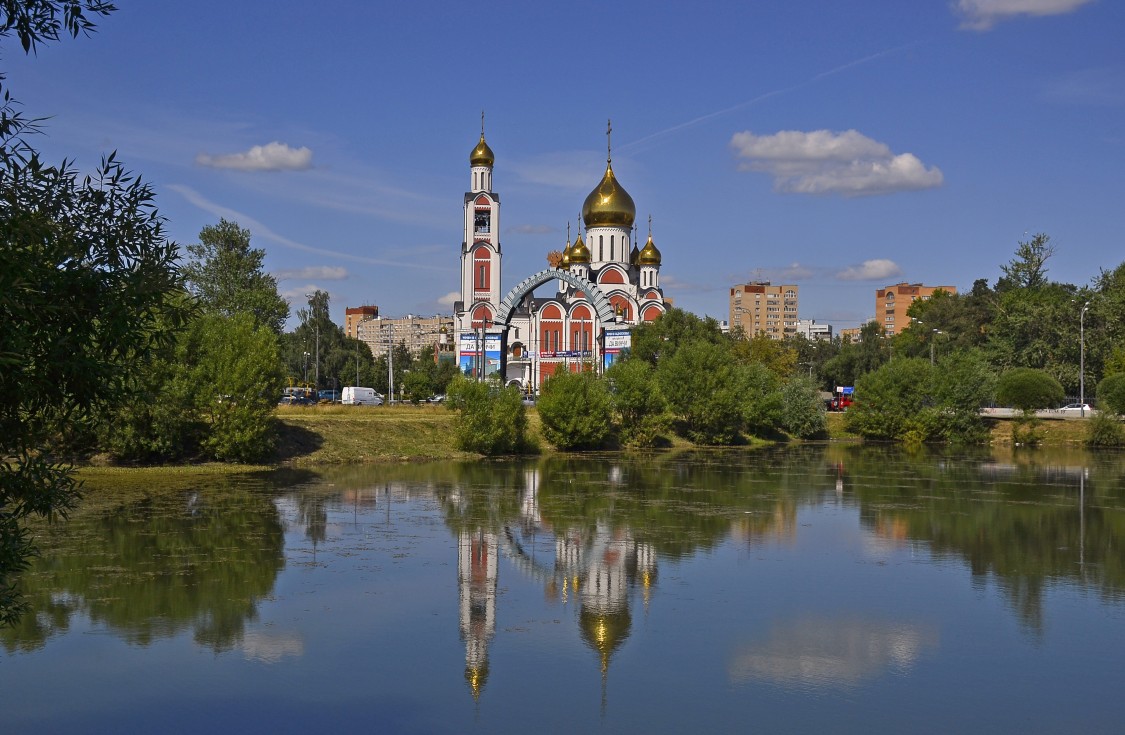 Одинцово. Церковь Георгия Победоносца. общий вид в ландшафте