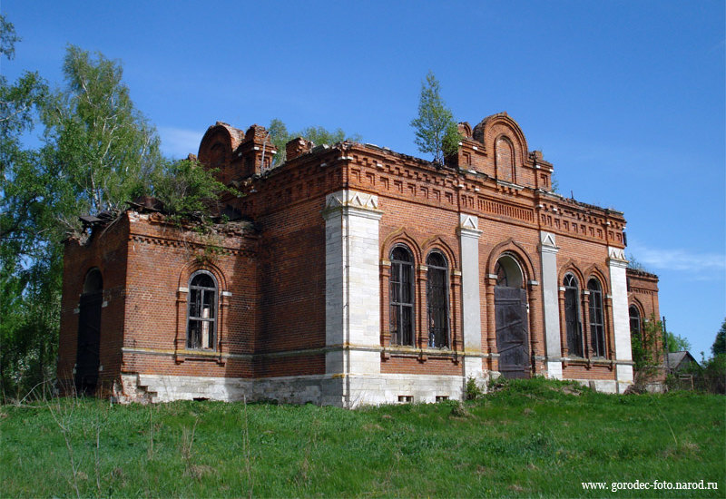 Церковь Троицы Живоначальной, Селищи (Касимовский район и г. Касимов, Рязанская область). фасады, Троицкий храм построен в 1905-1913 г.г. на средства прихожан и благотворителей стараниями священника Михаила Дмитриева.