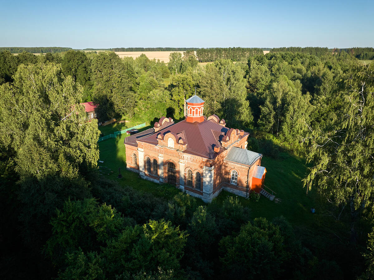 Церковь Троицы Живоначальной, Селищи (Касимовский район и г. Касимов, Рязанская область). общий вид в ландшафте