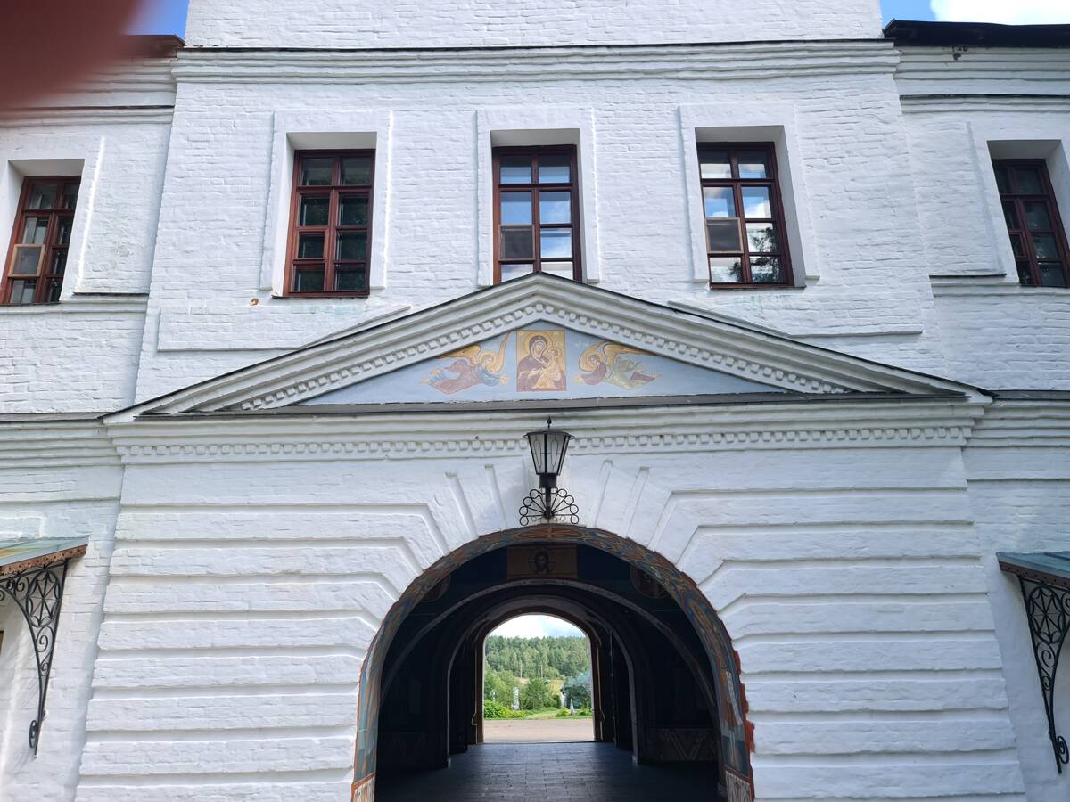 Троицкий Стефано-Махрищский женский монастырь. Церковь Сергия Радонежского, Махра (Александровский район, Владимирская область). фасады, Фрагмент западного фасада