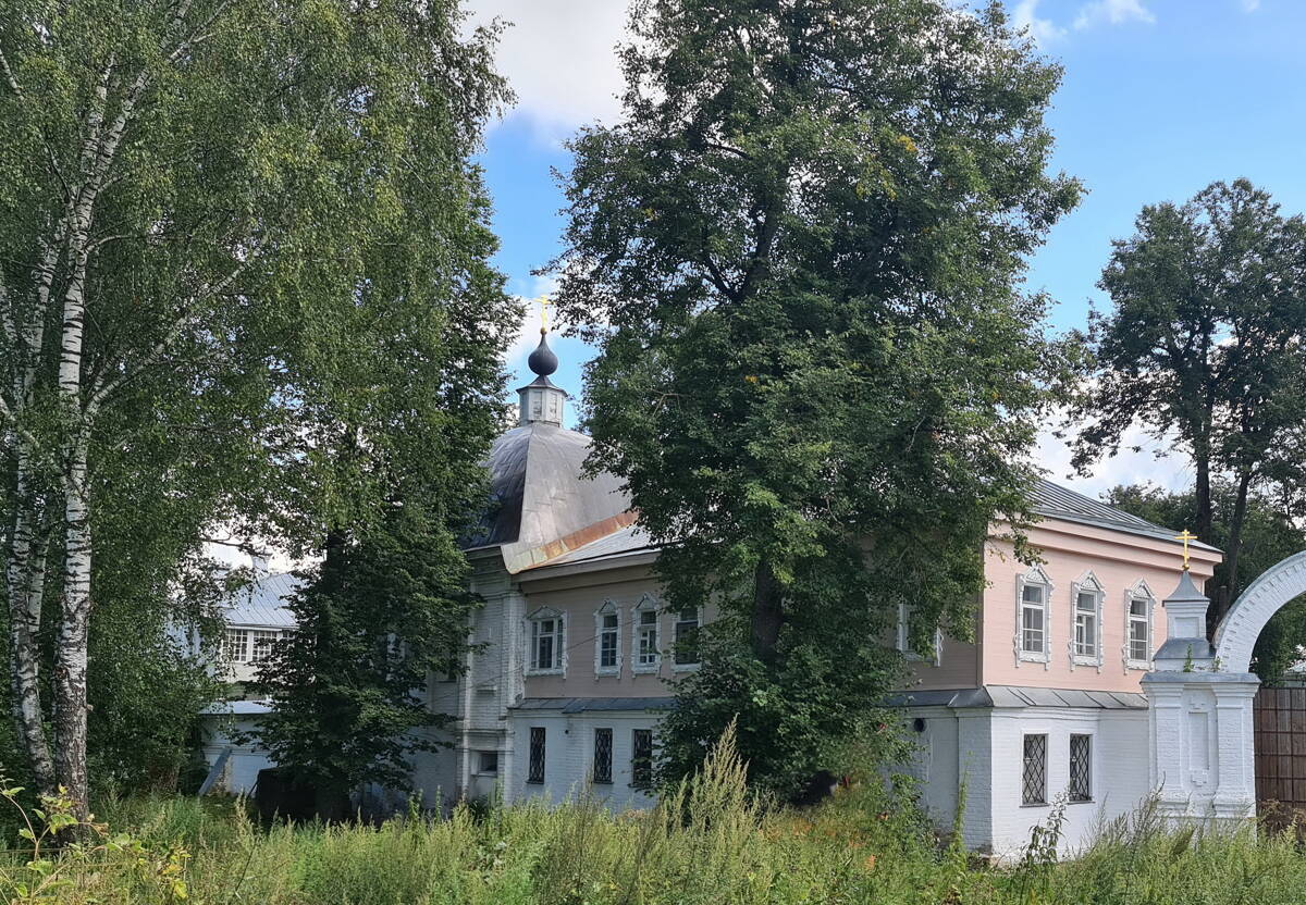 Троицкий Стефано-Махрищский женский монастырь. Церковь Петра и Павла, Махра (Александровский район, Владимирская область). общий вид в ландшафте, Вид с северо-запада