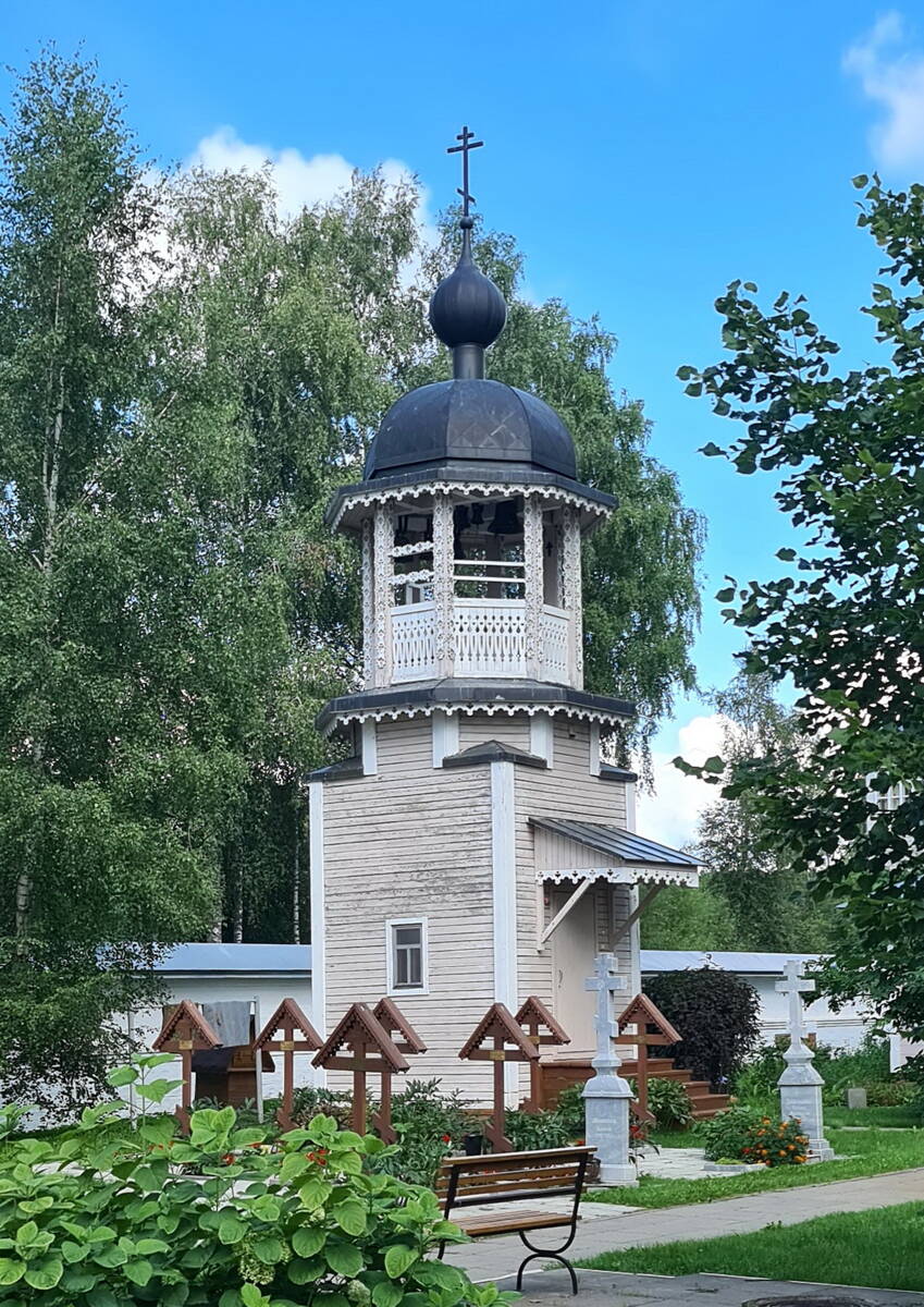Троицкий Стефано-Махрищский женский монастырь. Церковь Петра и Павла, Махра (Александровский район, Владимирская область). архитектурные детали, Звонница, вид с юго-запада
