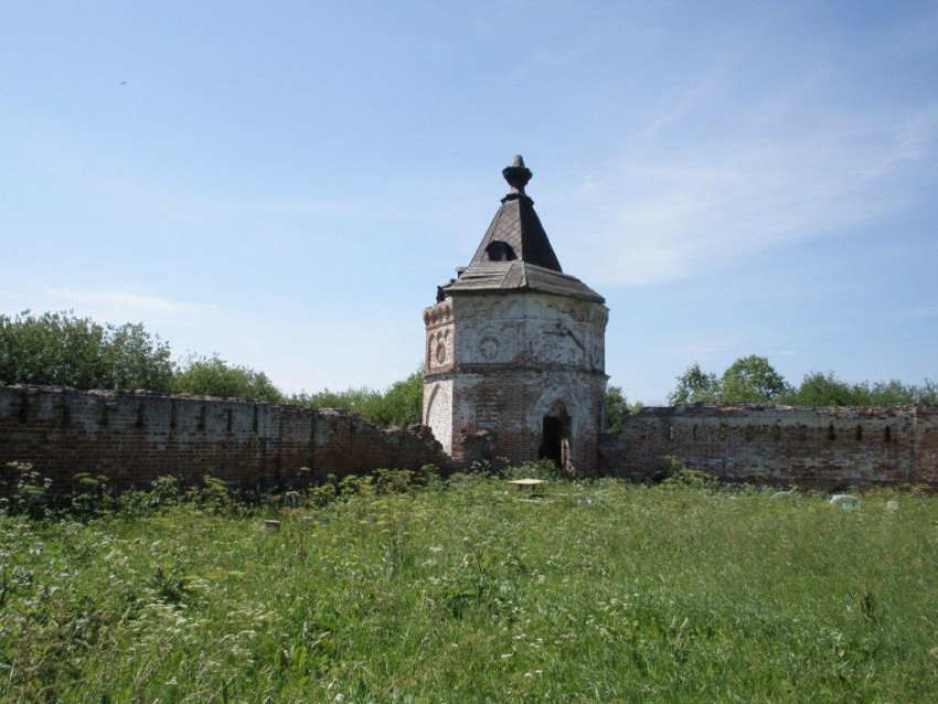 Владимирская Заоникиева пустынь, Лучниково (Вологодский район, Вологодская область). фасады, Юго-западная башня монастырской ограды. 