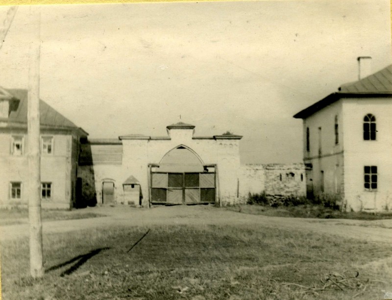 Лучниково. Владимирская Заоникиева пустынь. архивная фотография, Главные ворота монастыря