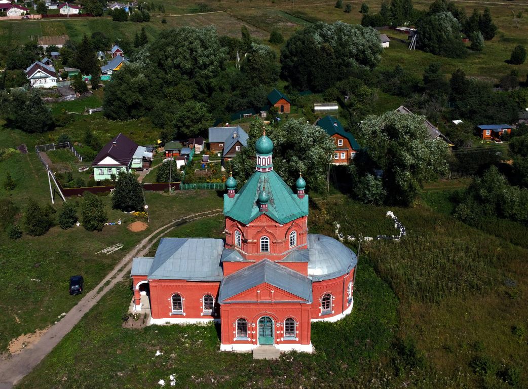 Елизарово. Церковь Троицы Живоначальной. общий вид в ландшафте