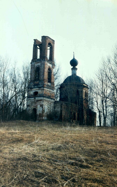 Церковь Архангела Михаила и Казанской иконы Божией Матери, Лаврентьев Холм, урочище (Борисоглебский район, Ярославская область). фасады, 1996