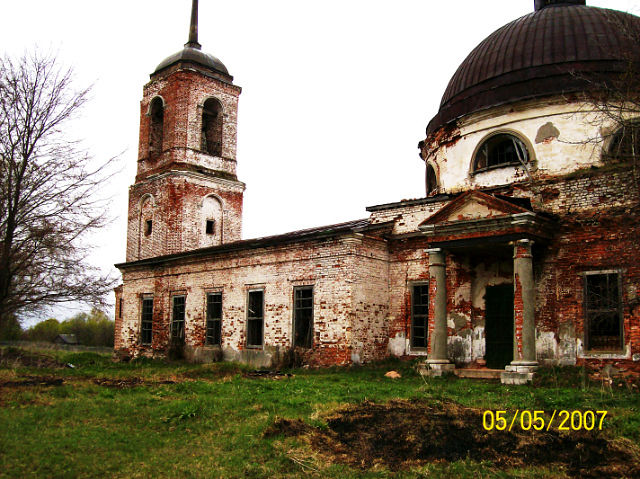 Церковь Воскресения Христова, Жайск (Вачский район, Нижегородская область). фасады, Жайская запущенная церковь еще до востановления.дата на фото
