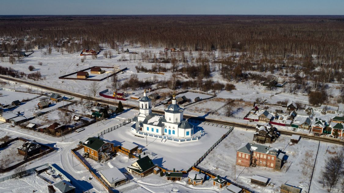 Церковь Казанской иконы Божией Матери, Макарьево (Лысковский район, Нижегородская область). общий вид в ландшафте