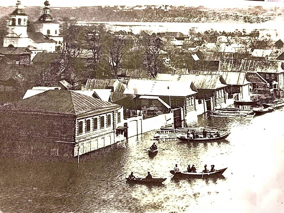Казанская церковь сверху слева. 1889 г., архивная фотография. Церковь Казанской иконы Божией Матери, Макарьево (Лысковский район, Нижегородская область)