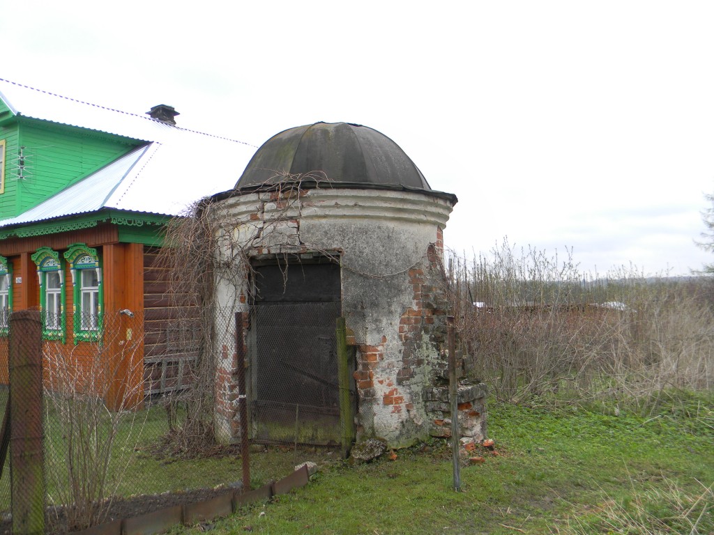 Церковь Спаса Всемилостивого, Спасс (Рыбинский район, Ярославская область). дополнительная информация, Угловая часовня ограды кладбища