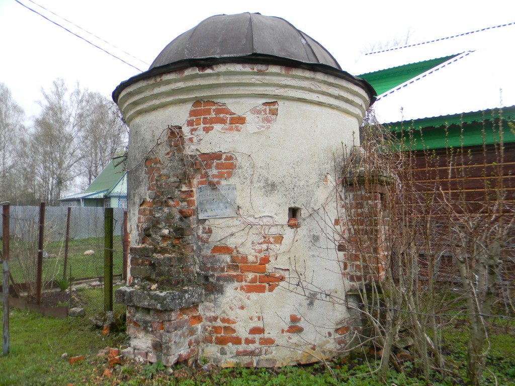 Церковь Спаса Всемилостивого, Спасс (Рыбинский район, Ярославская область). дополнительная информация, Угловая часовня ограды кладбища