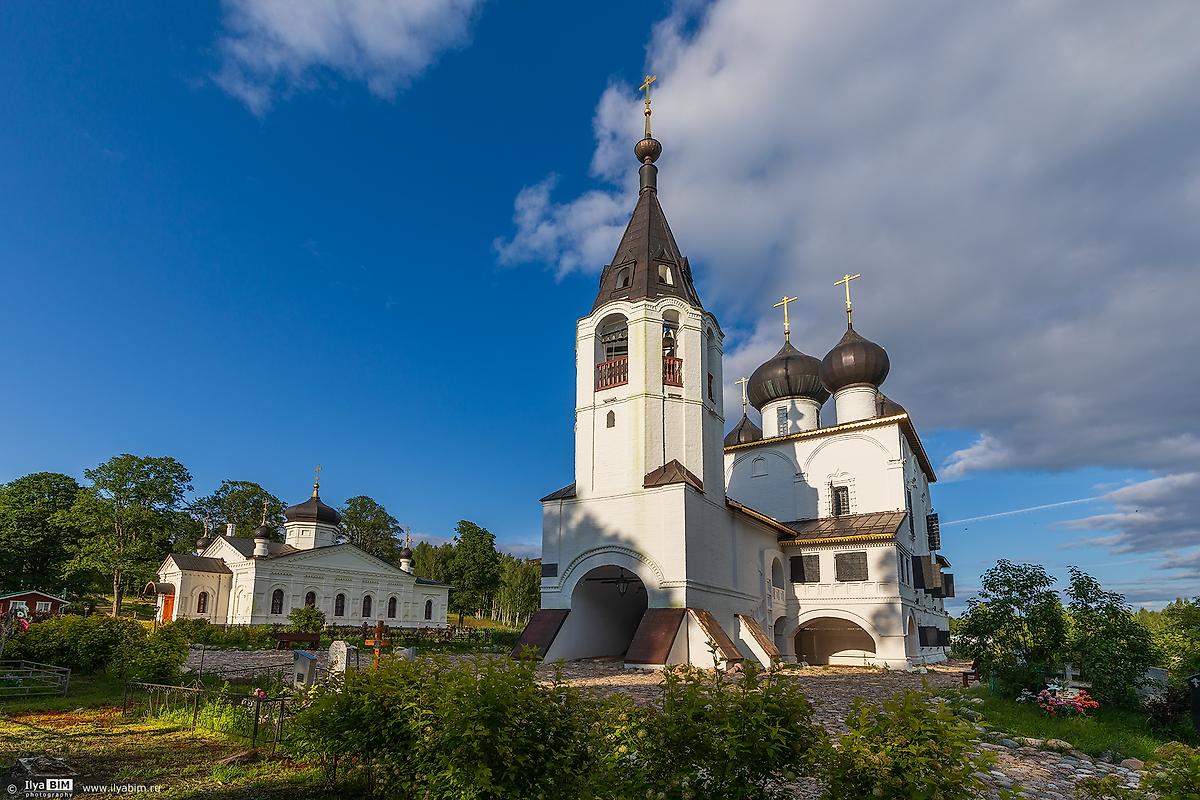 общий вид в ландшафте. Церковь Богоявления Господня на Острову, Хопылёво (Рыбинский район, Ярославская область)