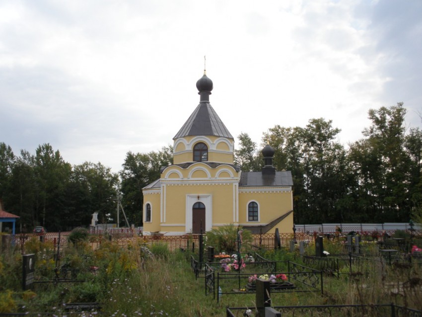 Церковь Всех Святых на новом городском кладбище, Дмитров (Дмитровский городской округ, Московская область). общий вид в ландшафте, Вид с севера