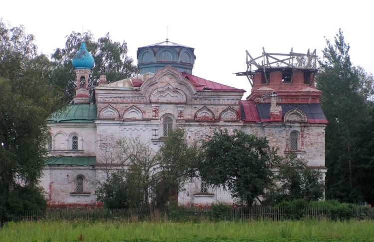 Торошковичи. Церковь Воскресения Христова. общий вид в ландшафте