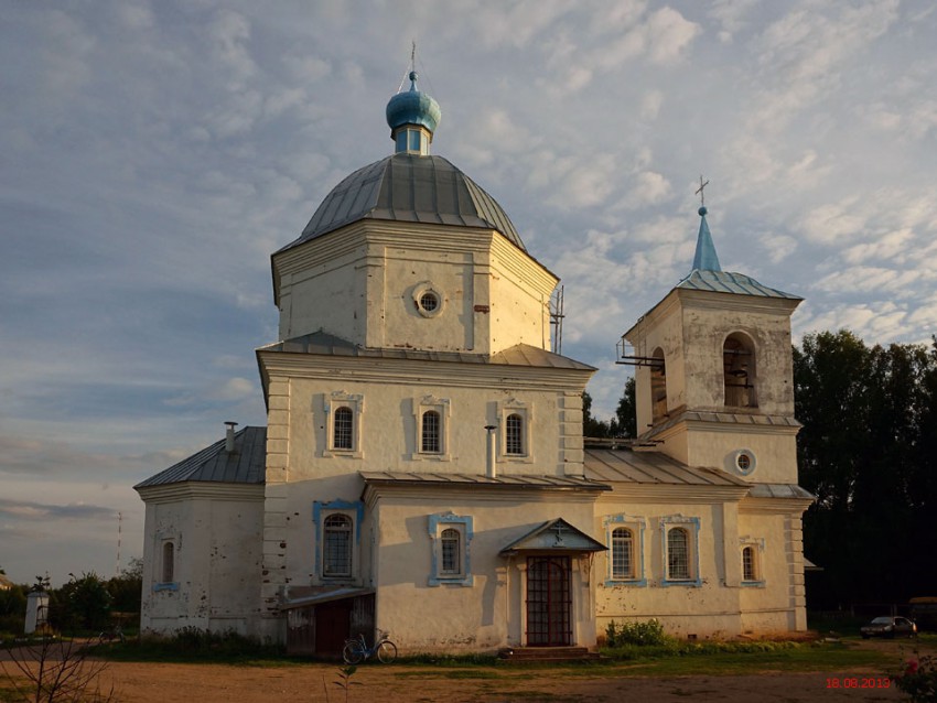 Холм. Церковь Тихвинской иконы Божией Матери. фасады