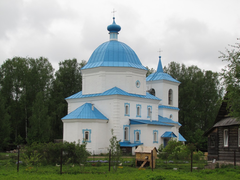 Холм. Церковь Тихвинской иконы Божией Матери. фасады