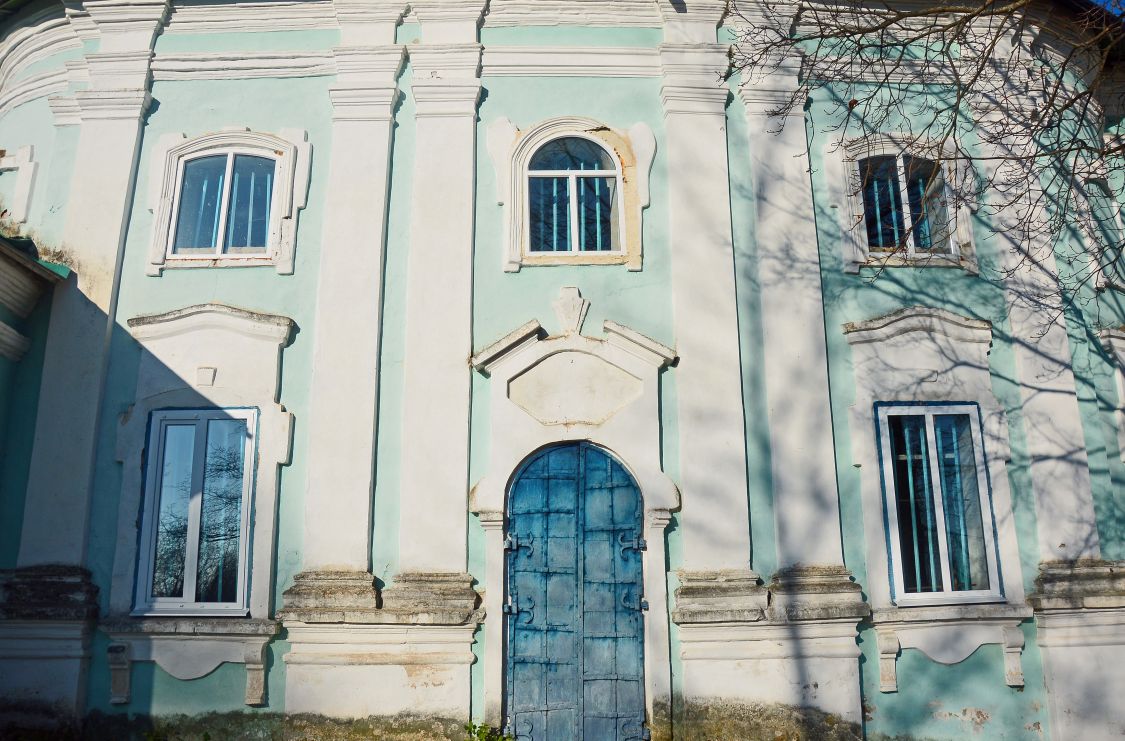 Церковь Всемилостного Спаса, Тёсово (Новодугинский район, Смоленская область). архитектурные детали