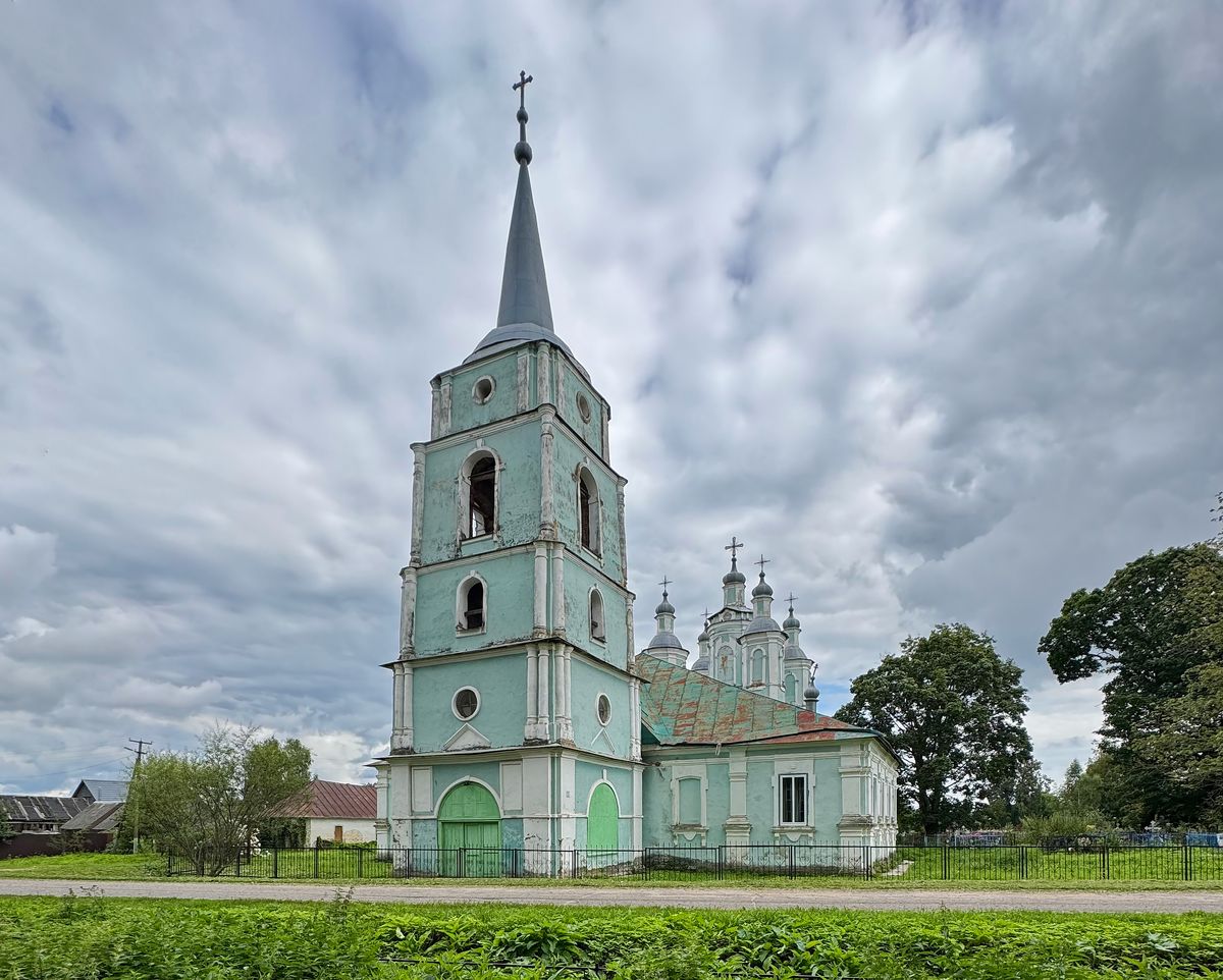 Вид с юго-запада, фасады. Церковь Всемилостного Спаса, Тёсово (Новодугинский район, Смоленская область)