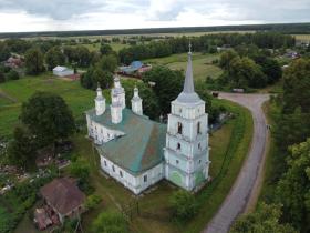 Тёсово. Церковь Всемилостного Спаса