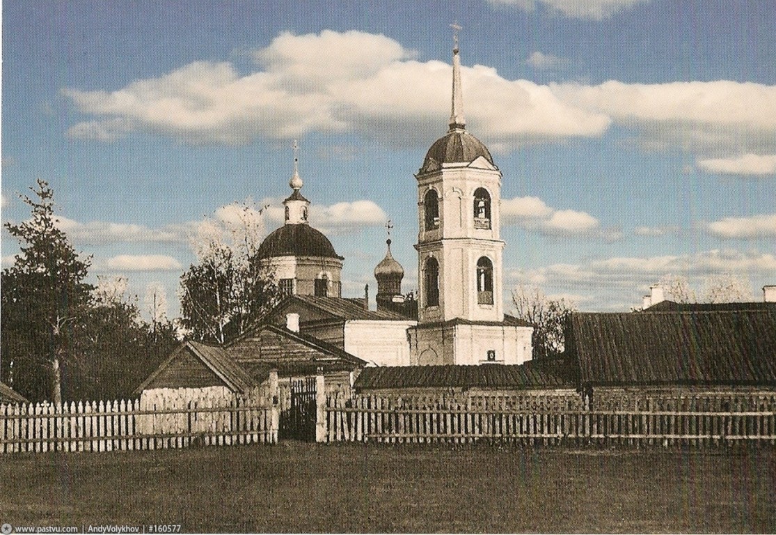 Алатырь. Церковь Воздвижения Креста Господня. архивная фотография, 1908—1917,Источник:Издание С. К. Пшеничникова. Переиздано в серии открыток к 450-летию Алатыря. Автор:Николай Николаевич Валухин. Направление съемки:восток. с сайта https://pastvu.com/p/160577