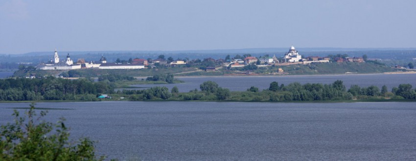 Иоанно-Предтеченский монастырь, Свияжск (Зеленодольский район, Республика Татарстан). художественные фотографии, Снято с трассы М-7 телеобъективом