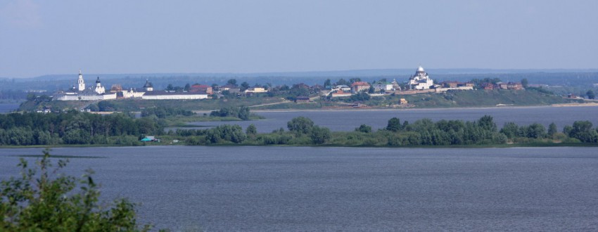 Свияжск. Иоанно-Предтеченский монастырь. общий вид в ландшафте, Снято с трассы М-7 телеобъективом