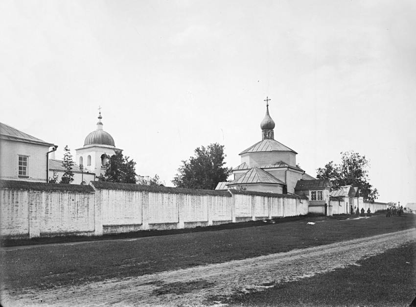 Иоанно-Предтеченский монастырь. Церковь Троицы Живоначальной, Свияжск (Зеленодольский район, Республика Татарстан). архивная фотография, «Альбом ‘Волга от истока до Каспия’».Построена Иоанном Грозным при подходе на город Казань.Фото 1894 года