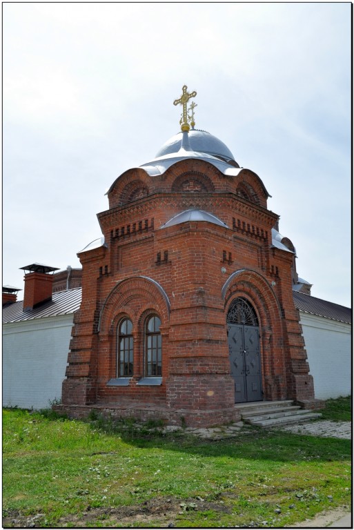 Иоанно-Предтеченский монастырь. Часовня Николая и Александры, царственных страстотерпцев, Свияжск (Зеленодольский район, Республика Татарстан). фасады, Часовня Царственных Страстотерпцев