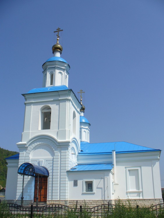 Церковь Введения во храм Пресвятой Богородицы, Введенская Слобода (Верхнеуслонский район, Республика Татарстан). архитектурные детали, Колокольня и трапезная с южной стороны
