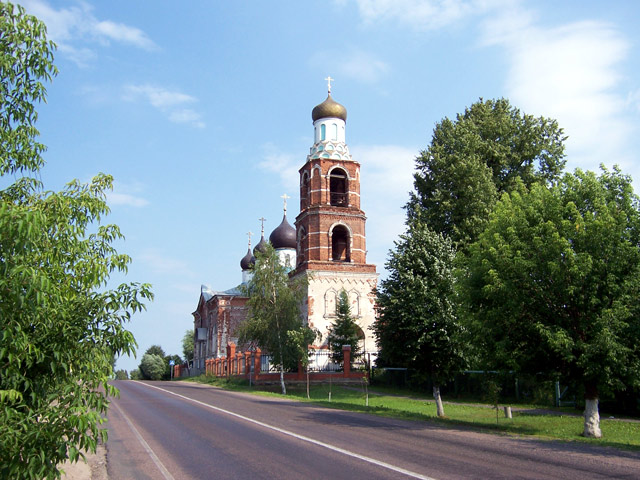 Церковь Покрова Пресвятой Богородицы, Карпово (Раменский район и гг. Бронницы, Жуковский, Московская область). общий вид в ландшафте