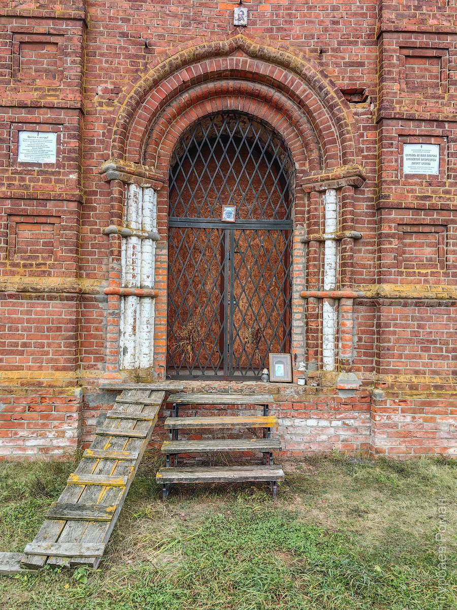 Портал, архитектурные детали. Церковь Покрова Пресвятой Богородицы, Дуброво (Коломенский городской округ, Московская область)