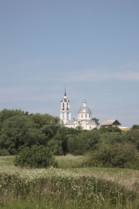 Церковь Вознесения Господня, Красное (Переславский район и г. Переславль-Залесский, Ярославская область). общий вид в ландшафте