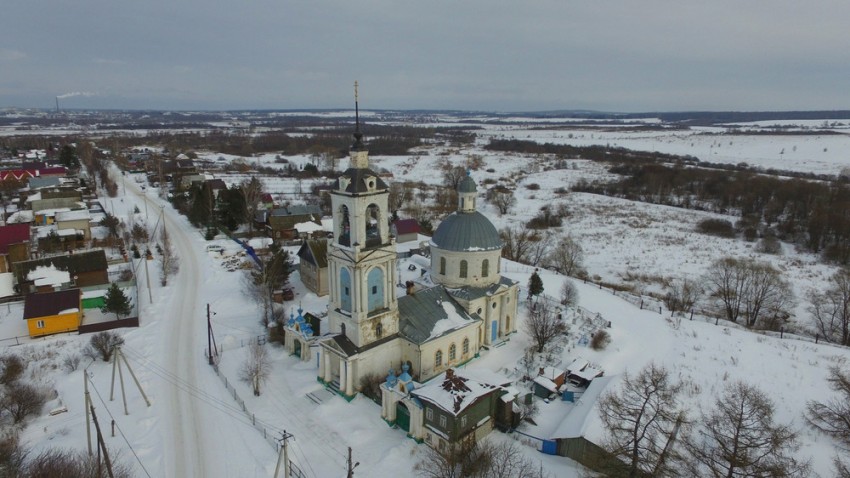 Красное. Церковь Вознесения Господня. общий вид в ландшафте