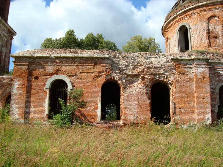 Церковь Троицы Живоначальной, Федотово (Боровский район, Калужская область). архитектурные детали, Трапезная