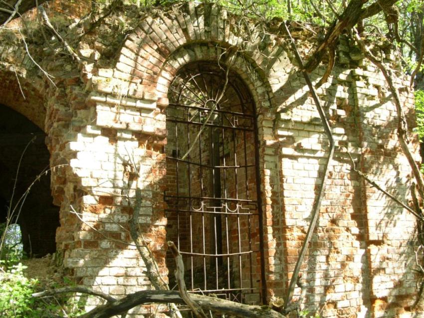 Церковь Димитрия Солунского, Дмитриевское (Малоярославецкий район, Калужская область). архитектурные детали, фрагмент южной стены основного объема
