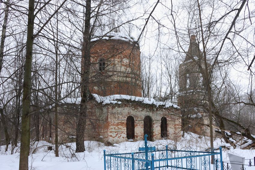 Церковь Димитрия Солунского, Дмитриевское (Малоярославецкий район, Калужская область). фасады